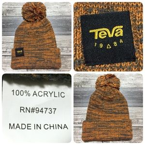Teva beanie men’s one size orange/gray Pom NWOT